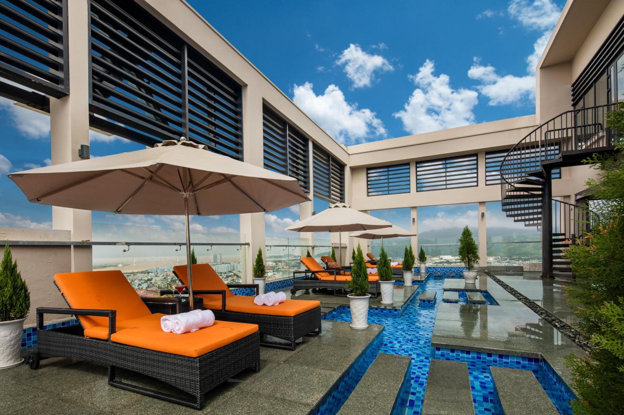 Luxury Beach Condo 5-Star, Rooftop Pool Da Nang Esterno foto